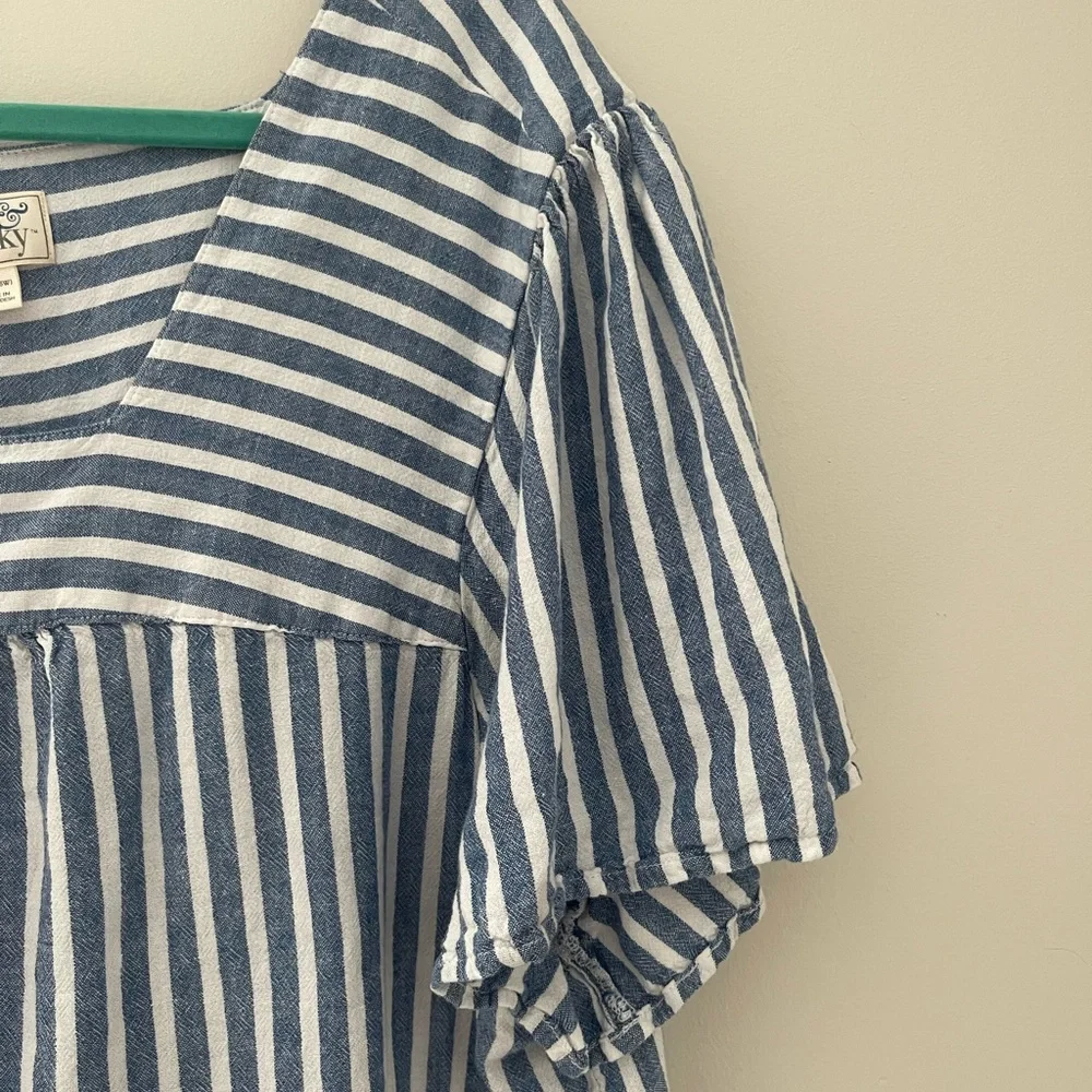 Terra & Sky Blue and White Boxy Short Sleeve Blouse - Picture 3 of 10